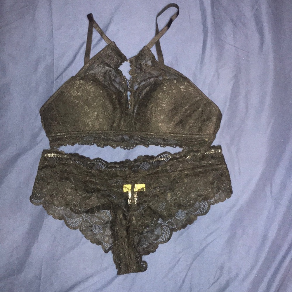 Lace Bra and Panty Set, size medium